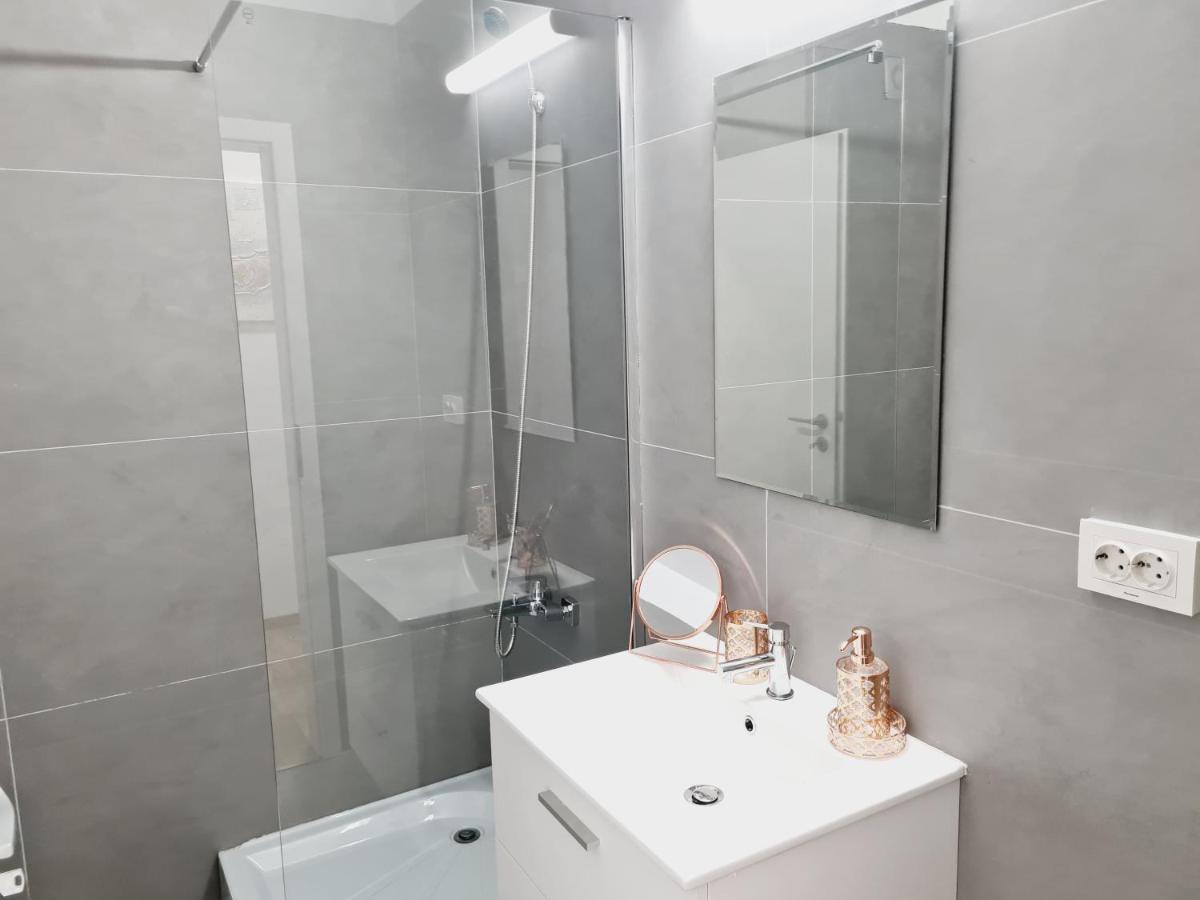 Lovely Ultracentral Apartment With Parking Cluj-Napoca Eksteriør billede